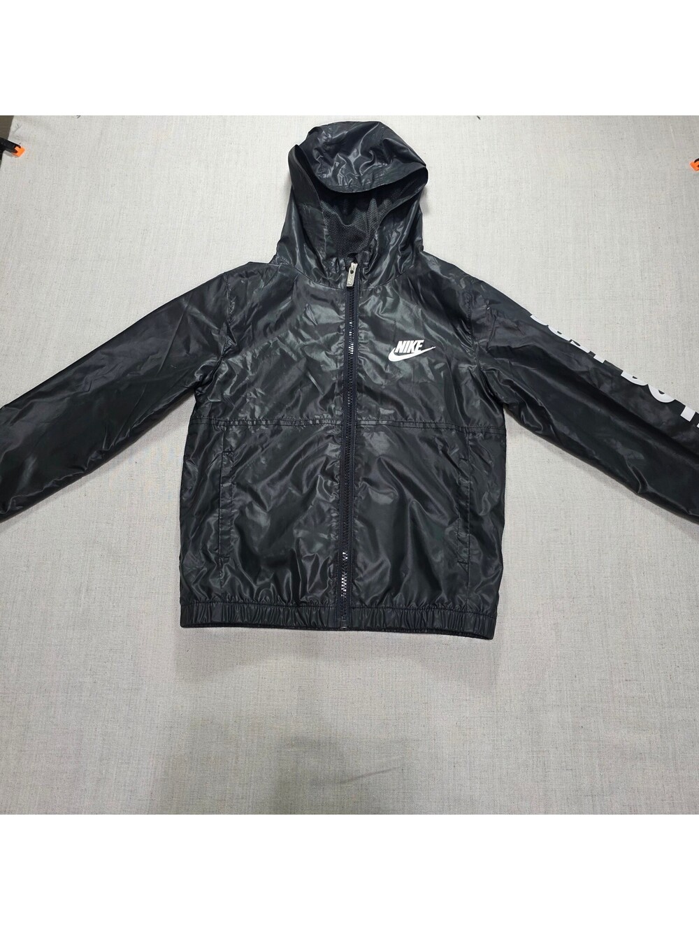 Nike Black Hooded Lined Windbreaker Jacket Just Do It Sleeve Boys Size Medium